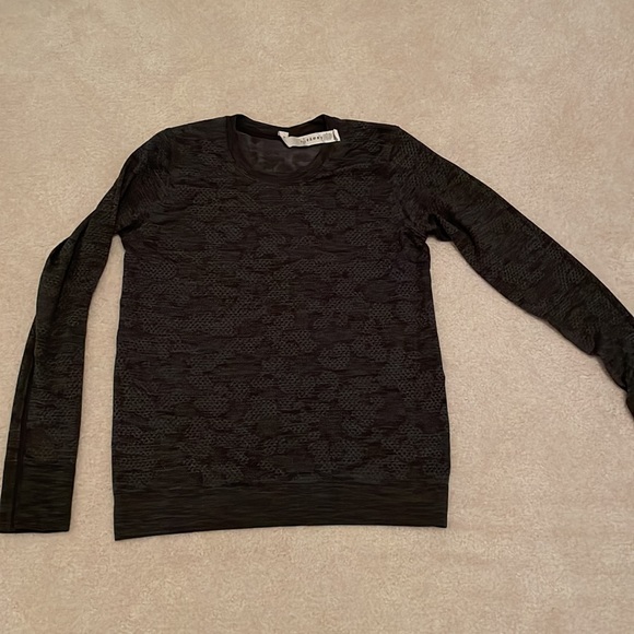 Lululemon muscle long sleeve size 4 - Picture 1 of 3